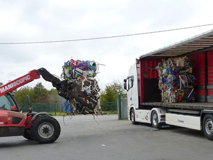 chargement avant le départ pour le recyclage